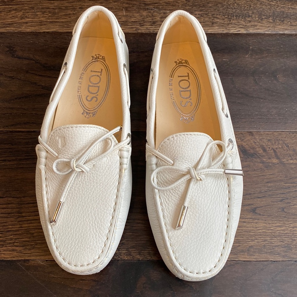 tod’s pebbled leather gommino loafers